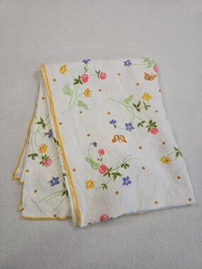 Floral & Polka Dot Pattern White Table Cloth 49x58